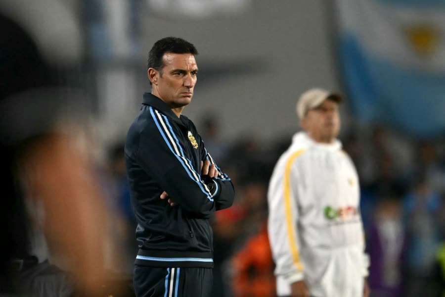 Scaloni chora ao despedir Messi e diz que foi sonho treiná-lo