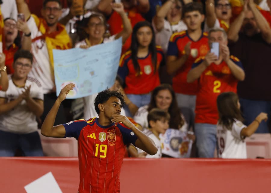 Espanha vence Croácia por 4 a 1 e assume liderança na Liga das Nações