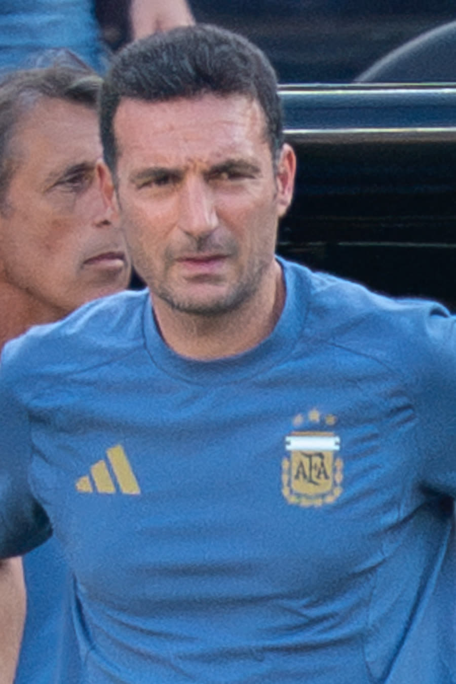 Scaloni chora ao despedir Messi e diz que foi sonho treiná-lo
